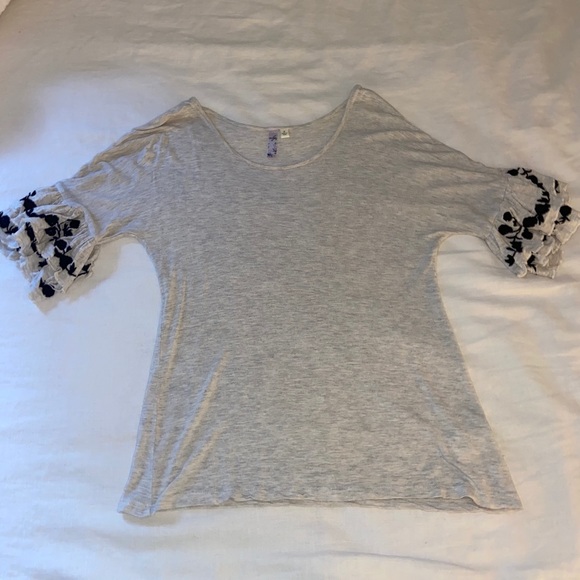 Lose fit ruffle sleeve shirt - Picture 2 of 4